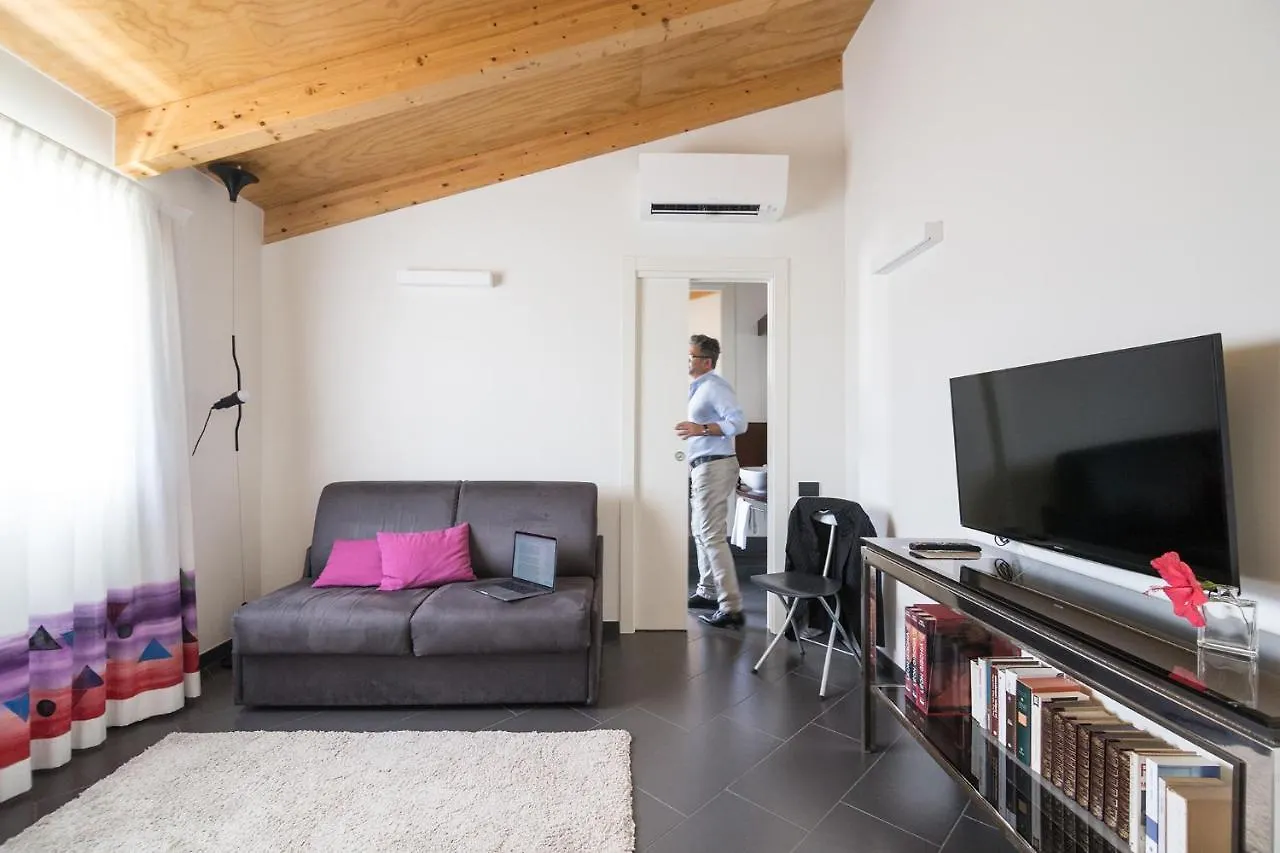Foyer Rooms & Suites Affittacamere Cagliari 2*,  Włochy